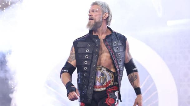 اج، ستاره سابق WWE به دلیل شکستگی استخوان درشت‌نی تحت عمل جراحی قرار گرفت