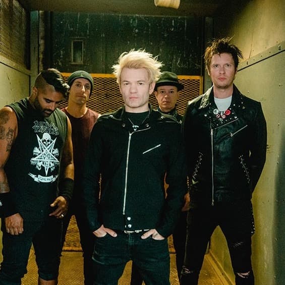 آهنگ With Me از Sum 41 با متن و ترجمه