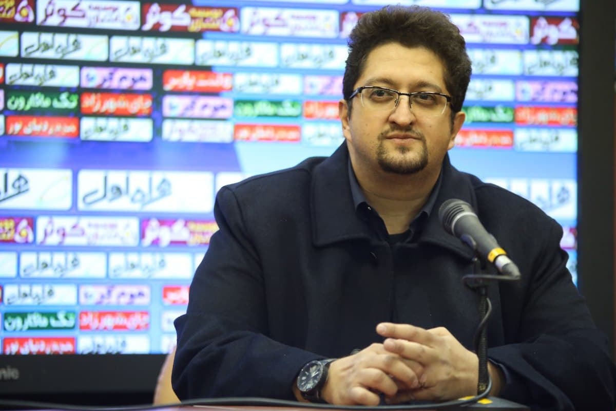 مشاور کادر فنی تیم ملی: حرف‌های خداداد عزیزی کری‌خوانی است
