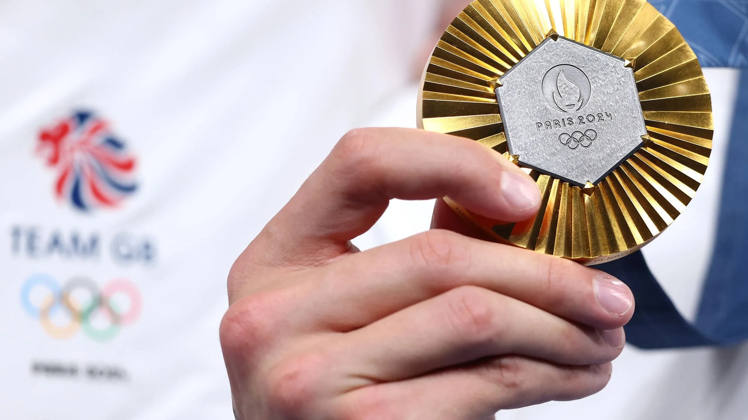 حواشی مدال‌های پاریس تمامی ندارد؛ IOC مجبور به تعویض مدال‌های زنگ‌زده شد