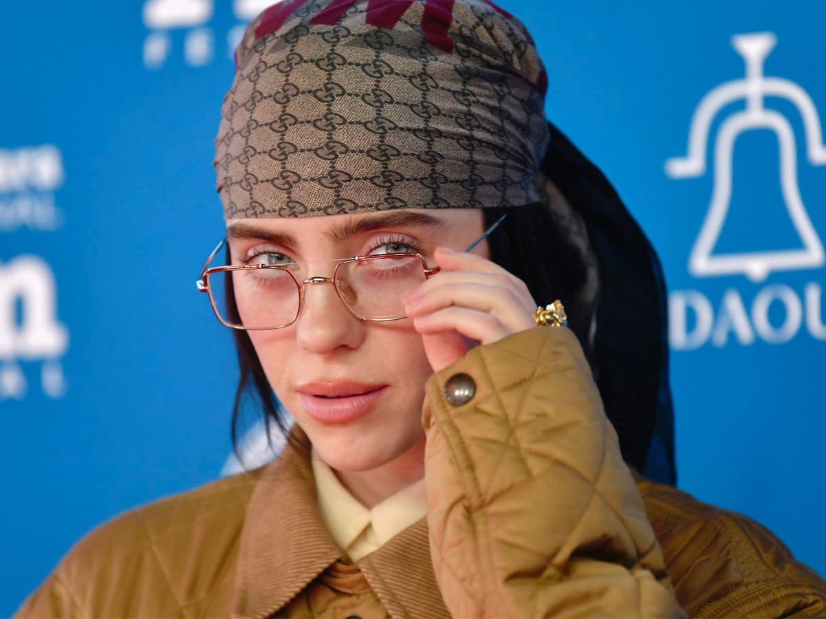 دانلود آهنگ Billie Eilish - BIRDS OF A FEATHER