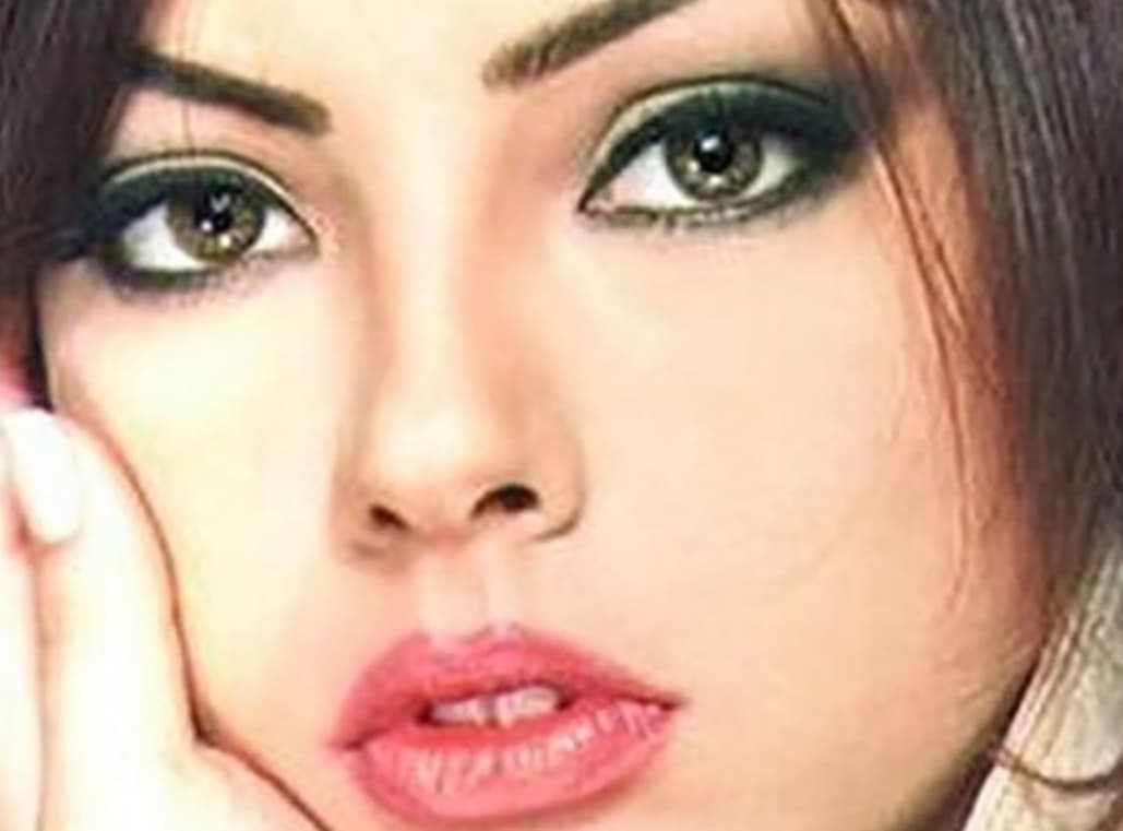 دانلود آهنگ Ebru Gündeş - Seni Sevmediğim Yalan