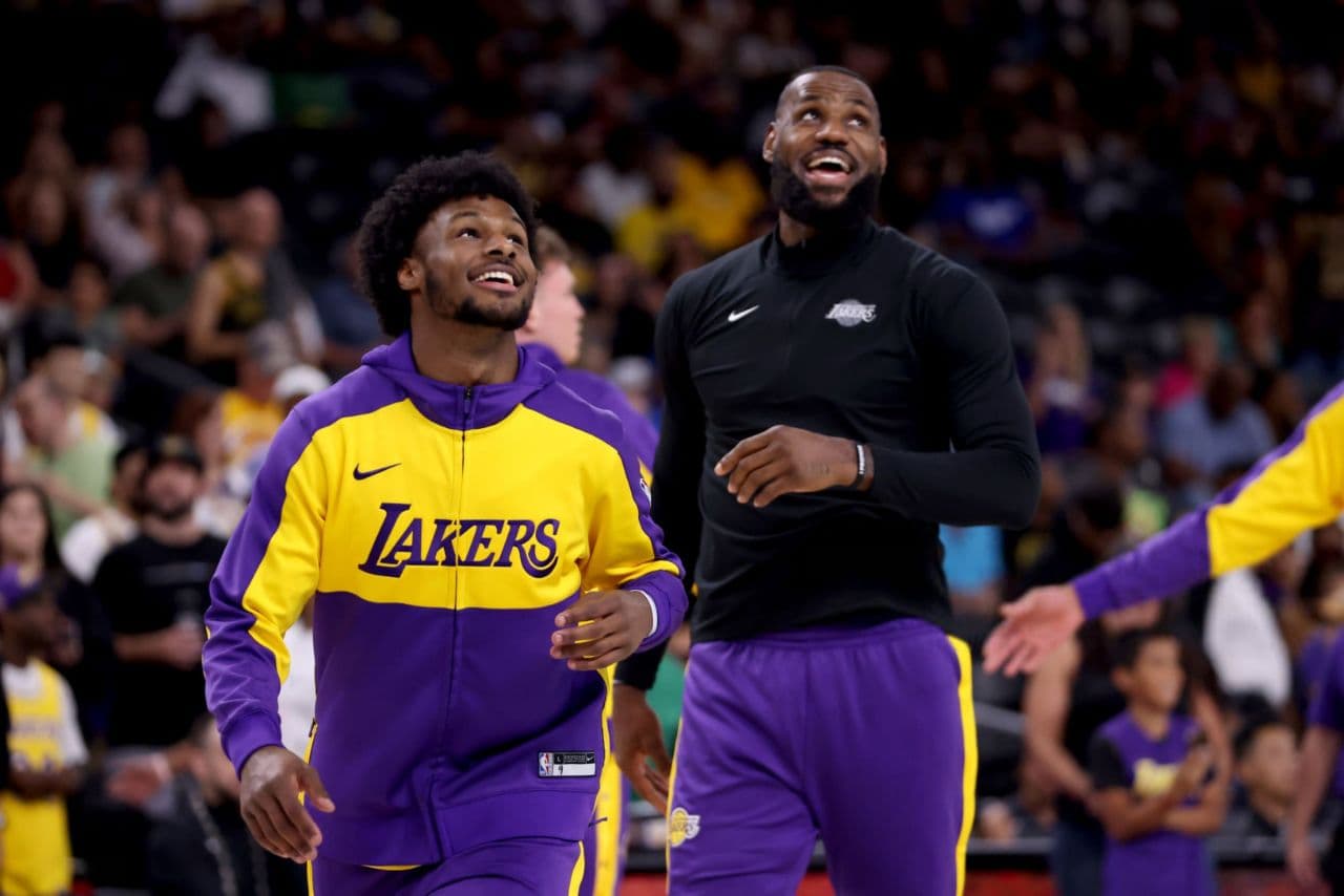 اتفاق تاریخی در NBA؛ لبران جیمز با پسرش هم‌بازی شد / عکس