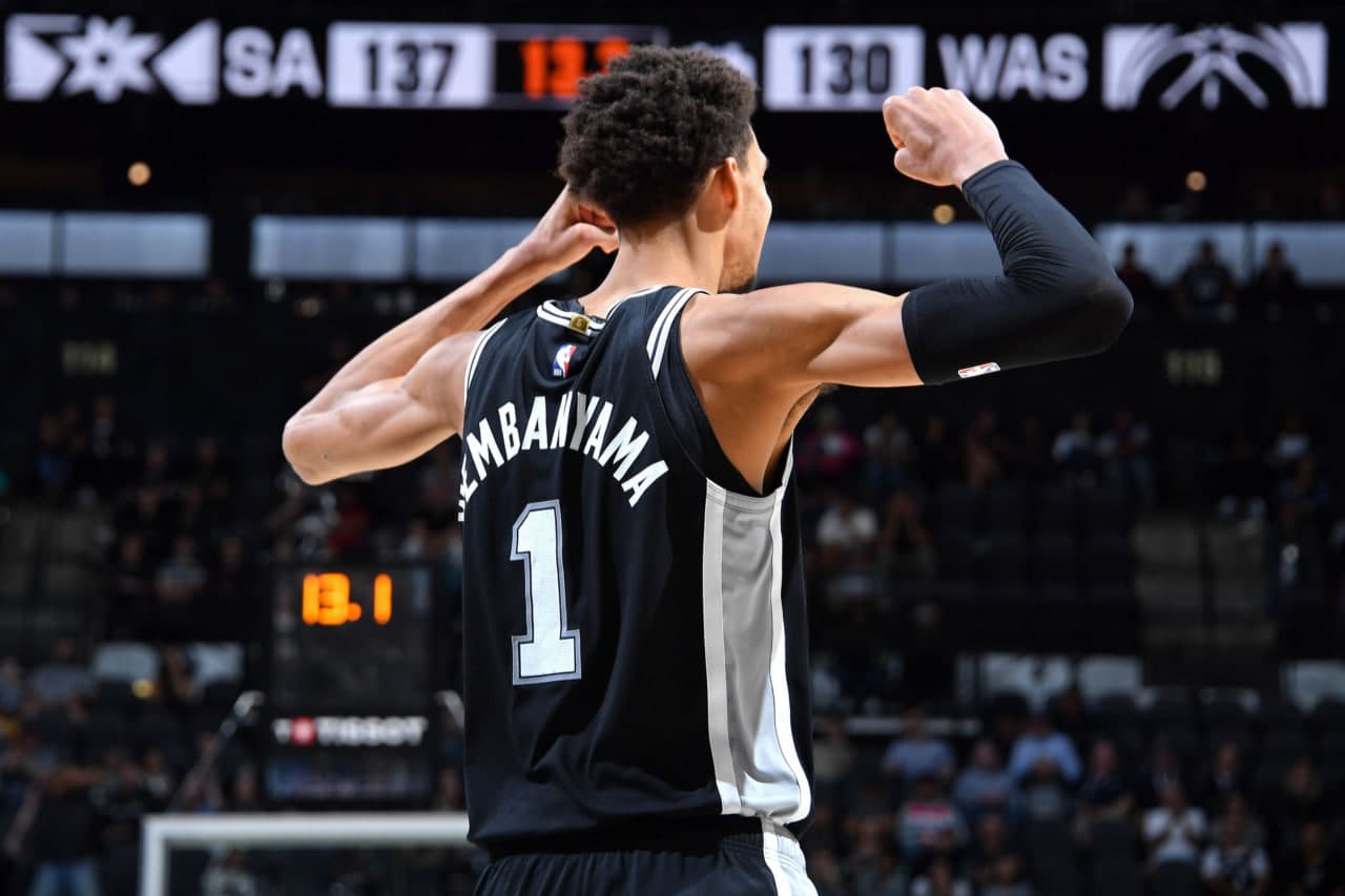 بسکتبال NBA | آدم فضایی شوت هم می‌زند، کار لیگ تمام است! 