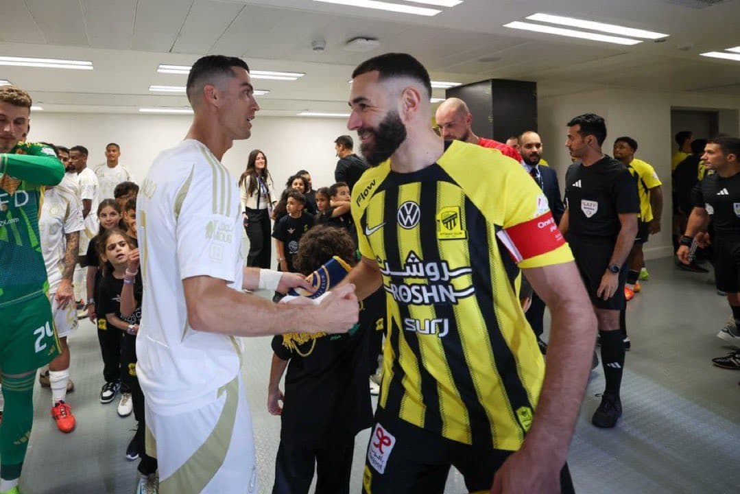 خوش و بش کریستیانو رونالدو و کریم بنزما پیش از جدال الاتحاد و النصر