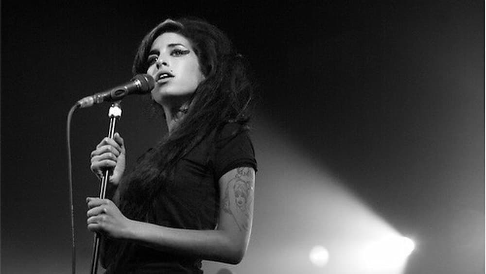 آهنگ Wake Up Alone از Amy Winehouse با متن و ترجمه