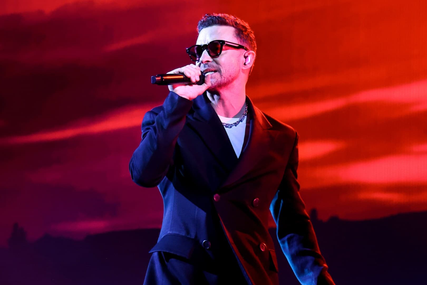 آهنگ Alone از Justin Timberlake با متن و ترجمه