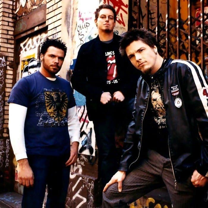 آهنگ No Giving Up از Crossfade با متن و ترجمه