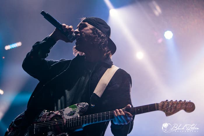 آهنگ Circles از Pierce The Veil با متن و ترجمه