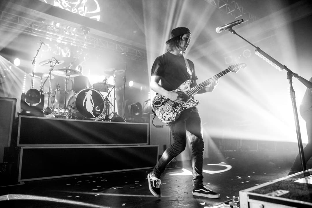 آهنگ Hold On Till May از Pierce The Veil با متن و ترجمه