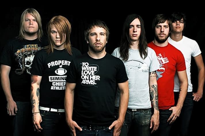 آهنگ A Boy Brushed Red Living In Black And White از Underoath با متن و ترجمه