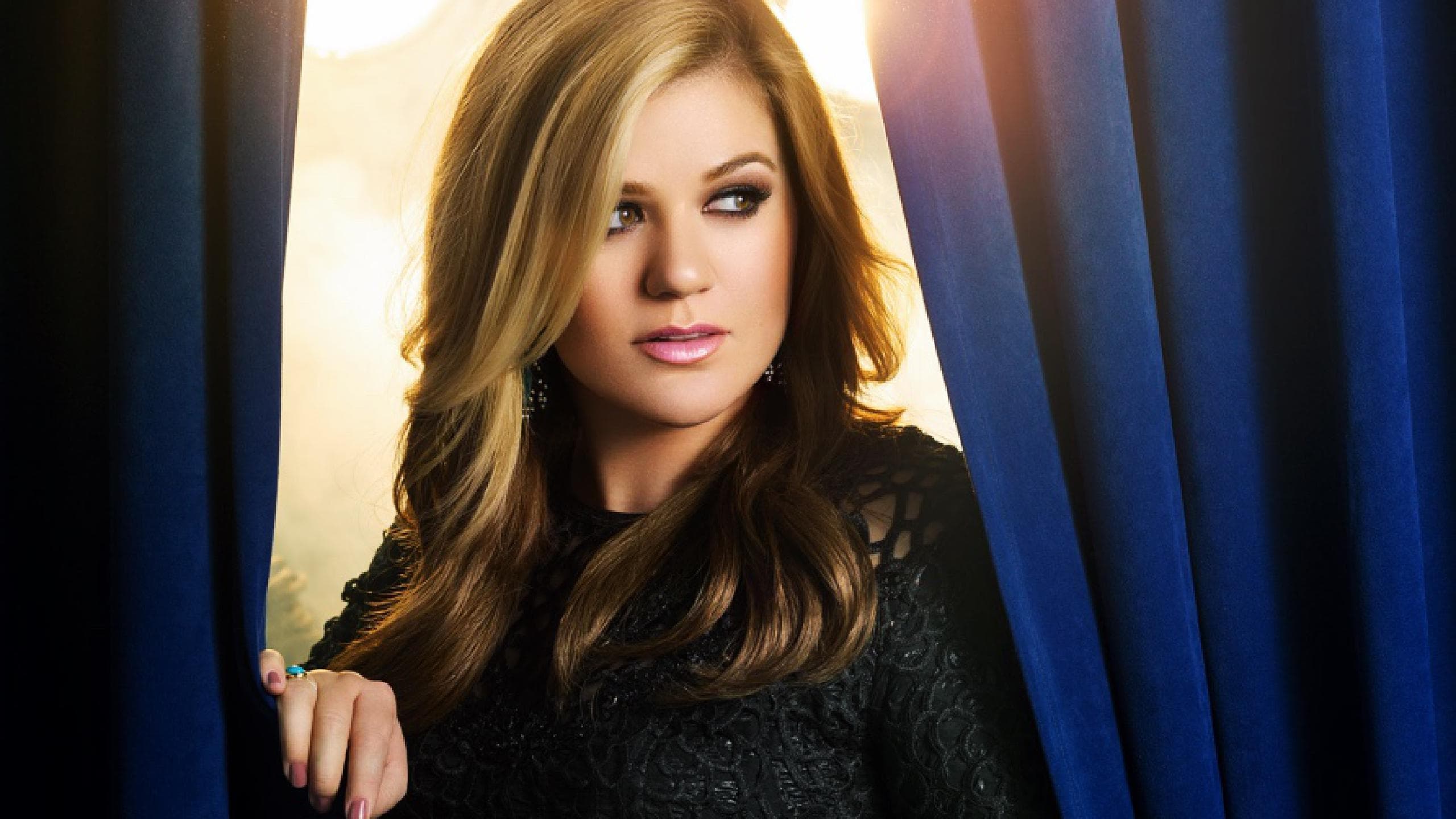 آهنگ Already Gone از Kelly Clarkson با متن و ترجمه