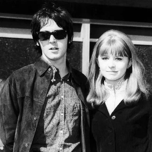 Besame mucho از Beatles مرا بسیار ببوس از بیتلز