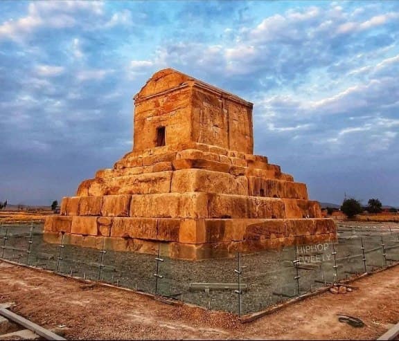 دانلود آهنگ ای ایران از استاد بنان به مناسب هفتم آبان روز بزرگداشت کوروش بزرگ 