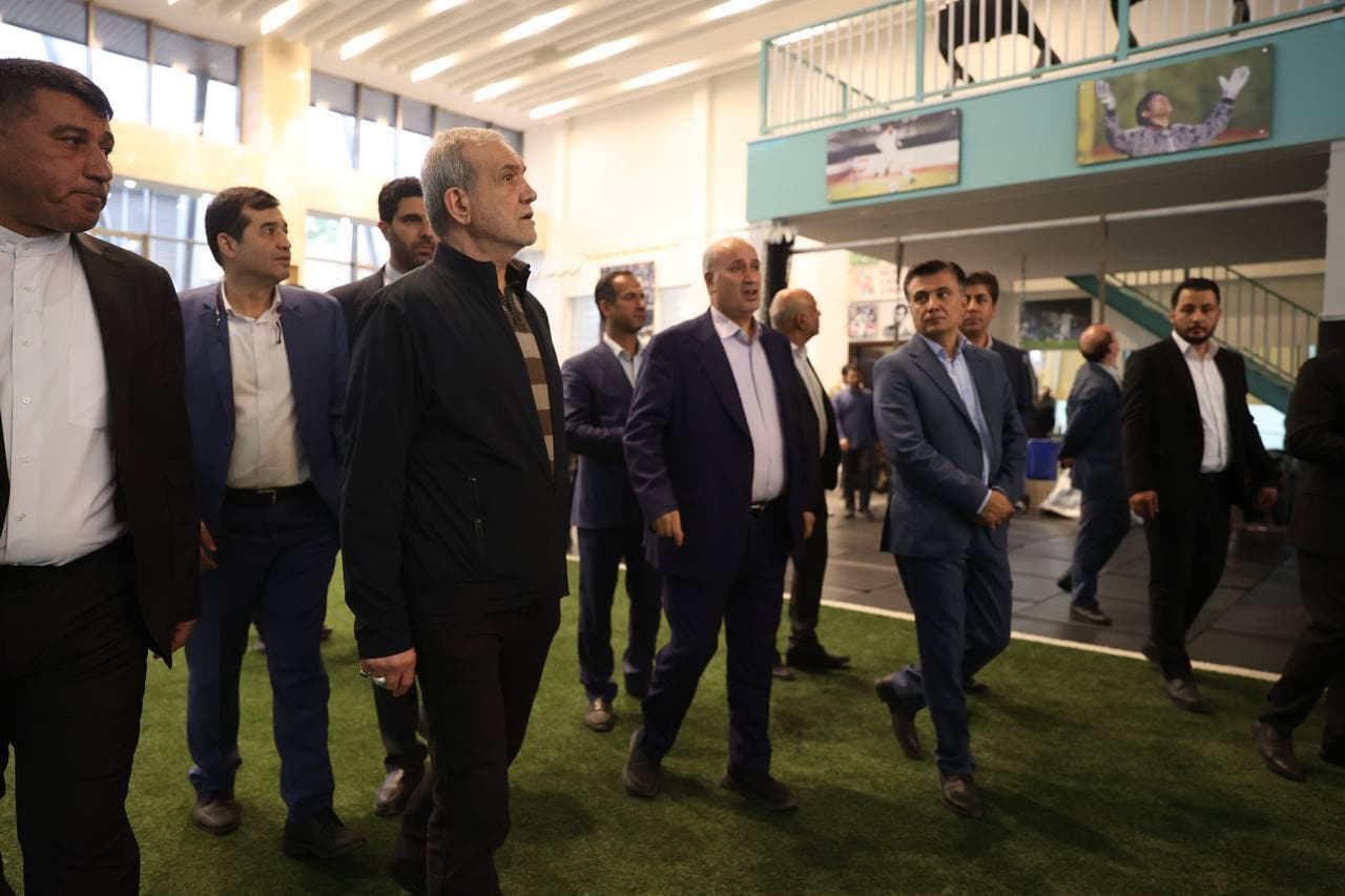 بازدید مسعود پزشکیان از تمرینات تیم ملی فوتسال زنان و مرکز ملی فوتبال
