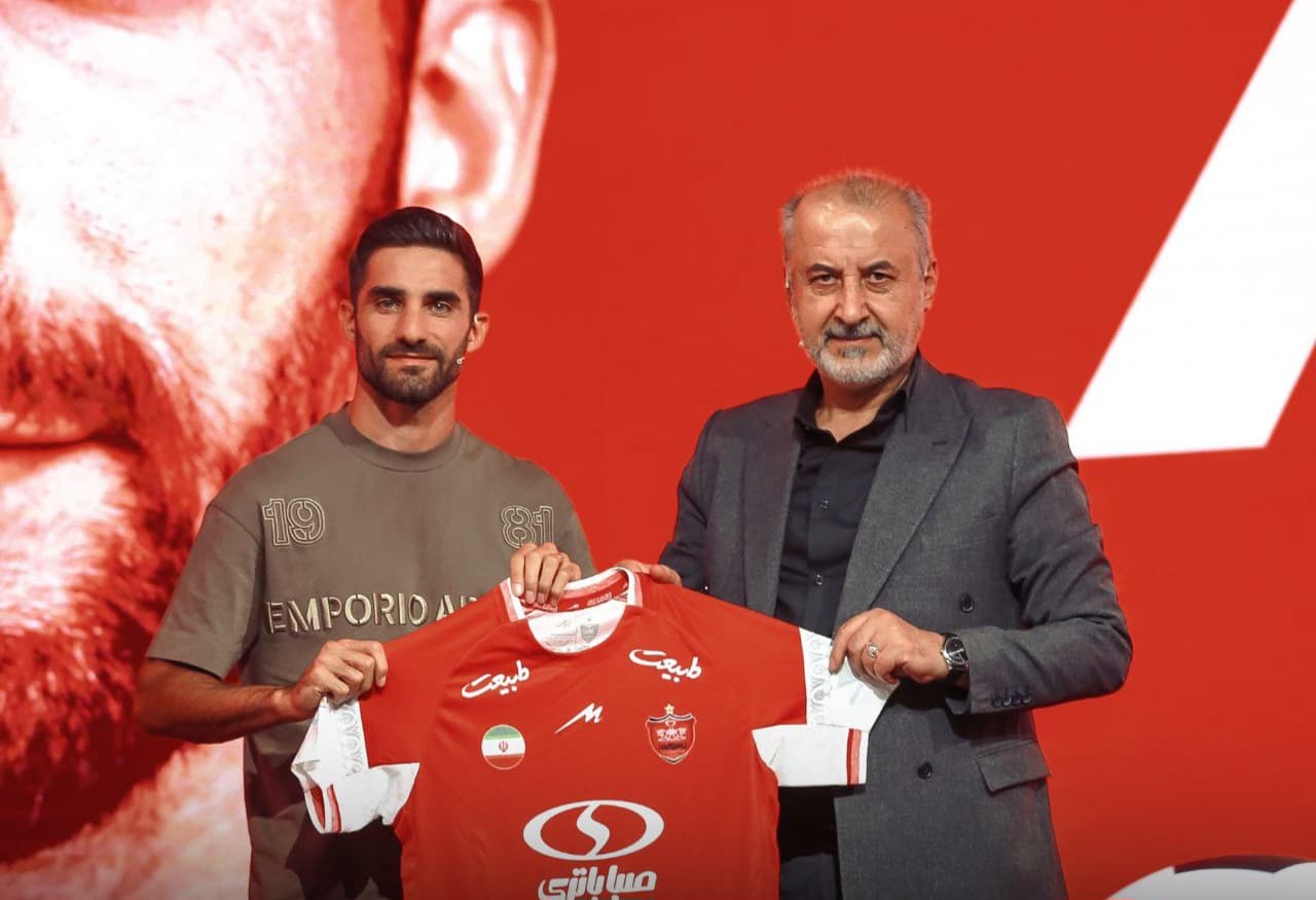 میلاد محمدی به پرسپولیس؛ متاسفم برادر، ولی قرمز را به آبی ترجیح می‌دهم!