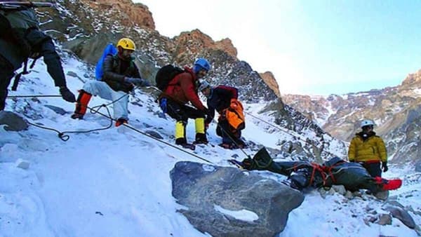 صعود نافرجام به دماوند؛ کوهنوردان لارستانی مفقود و یک نفر جان باخت