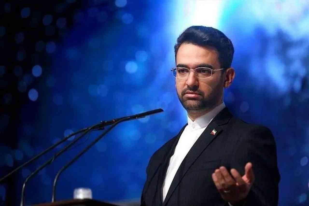 آذری جهرمی: سلطانی فر و خانواده‌اش پرسپولیسی هستند؛ چون همیشه می‌بریم مثل استقلال بهانه نمی‌آوریم
