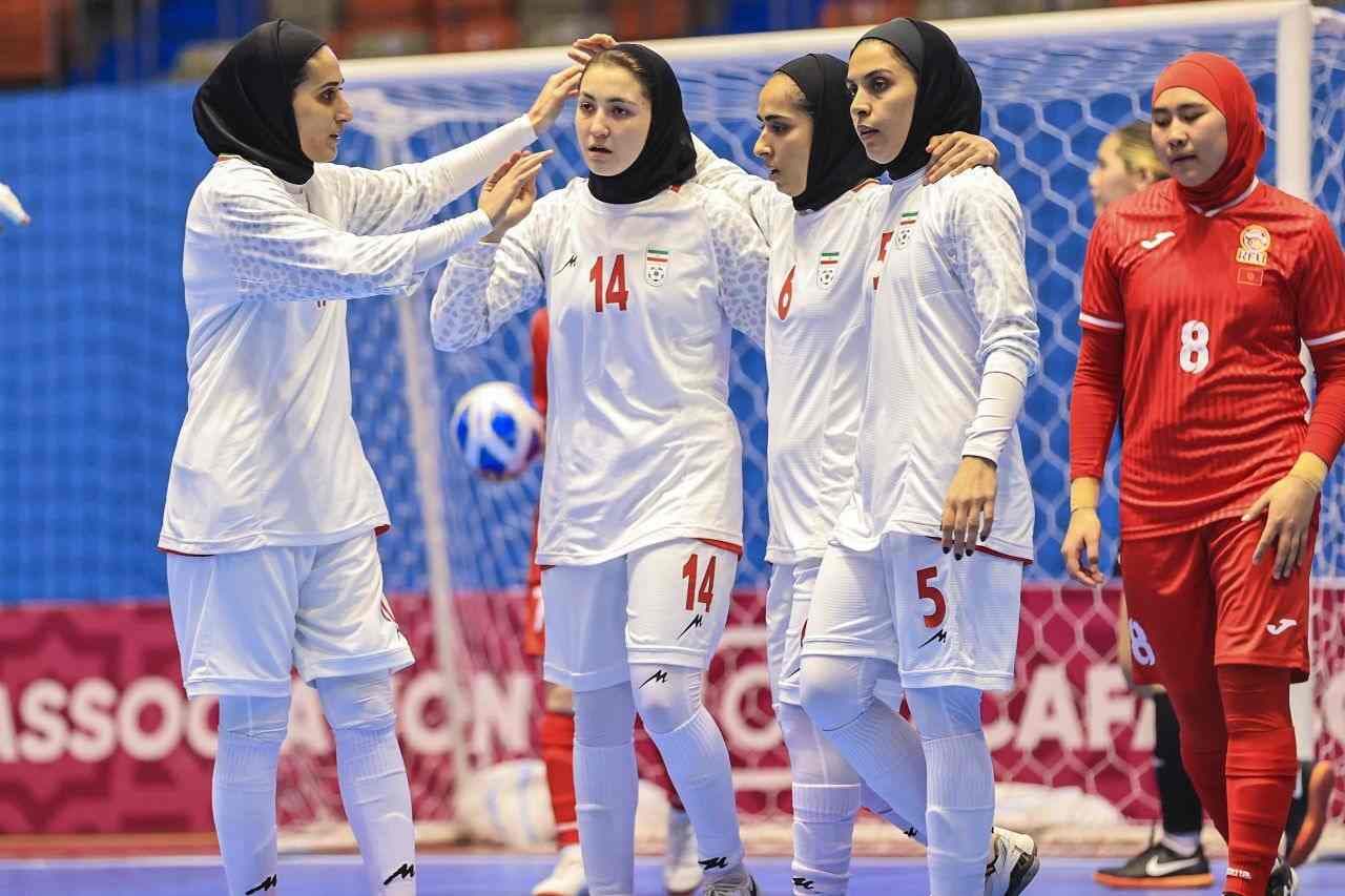 بازیکنان خط خورده هم با تیم ملی به سفر رفتند؛ توجیه فدراسیون: این بازیکنان رفتند تا روحیه بدهند!