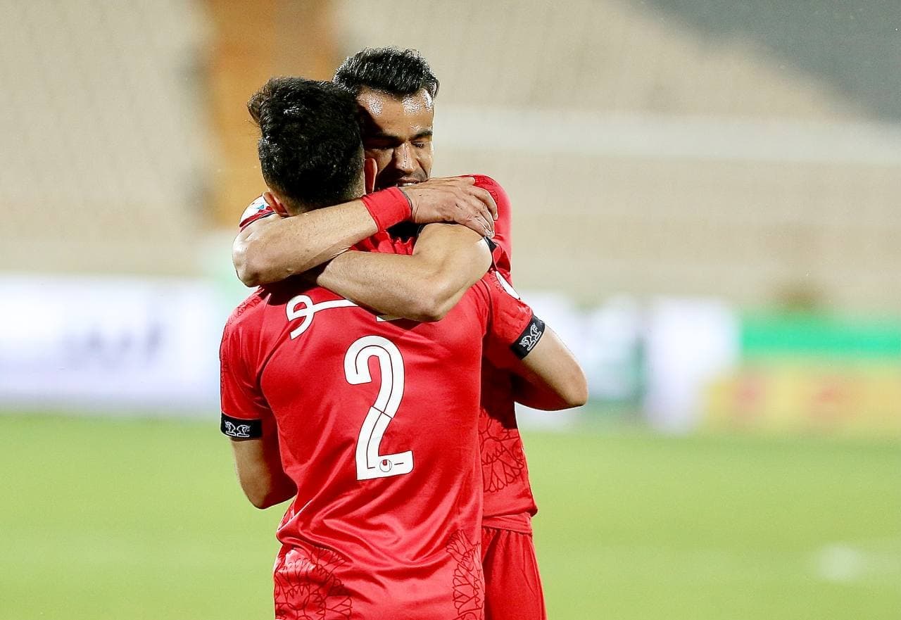 کری‌خوانی باشگاه پرسپولیس برای استقلال در پوستر روز دربی