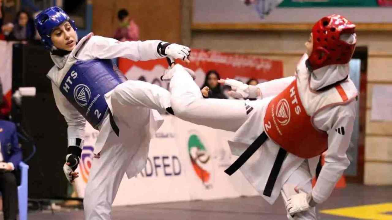 هادی ساعی تکذیب کرد: ناهید کیانی و مبینا نعمت زاده هیچ اختلافی با هم ندارند