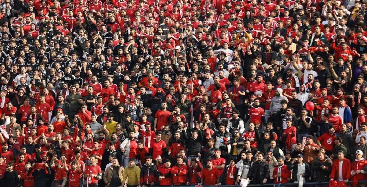 دو تماشاگر زن در بازی پرسپولیس - تراکتور بازداشت شدند