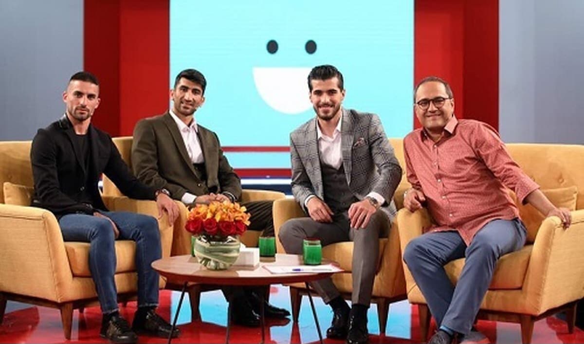 آشتی علیرضا بیرانوند با میلاد محمدی پس از درگیری در زمین بازی با یک بوسه! / عکس
