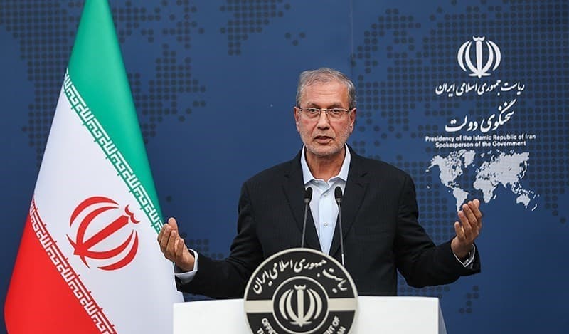 علی ربیعی، سخنگوی دولت: در معابر و مکان‌های مشخصی در ورزشگاه‌ها، اقداماتی صورت می‌گیرد که در بازی‌های ملی شاهد حضور بانوان باشیم
