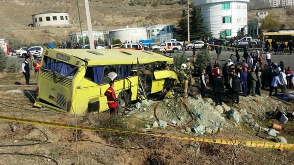 پیگیری حادثه واژگونی اتوبوس دانشگاه علوم و تحقیقات؛ دستگیری دو نفر