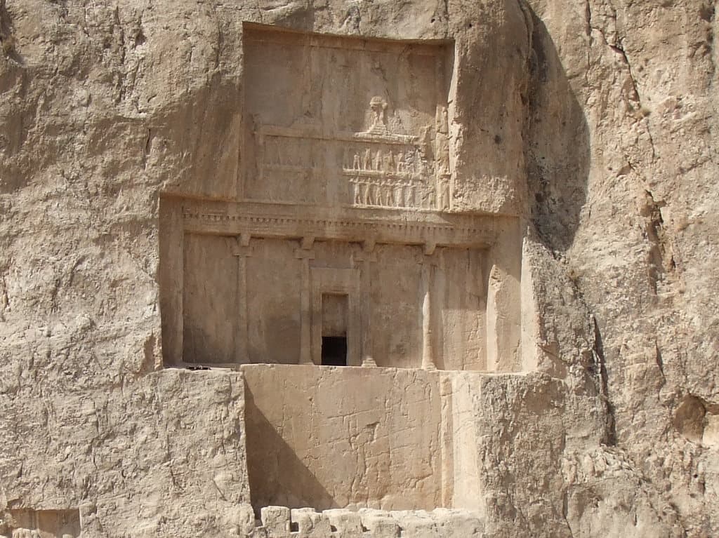 سخنان داریوش بزرگ در نقش رستم