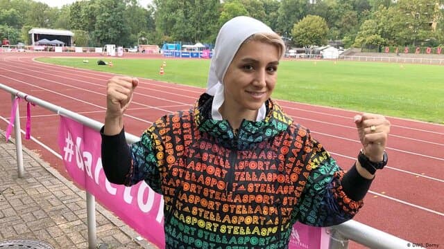 ایراندوست، سرمربی سابق تیم ملی بانوان: امیدوارم  زنان قادر به دیدن فوتبال در ورزشگاه باشند؛ چرا فوتبالیست‌های مرد با هواپیما و زنان با اتوبوس سفر می‌کنند؟