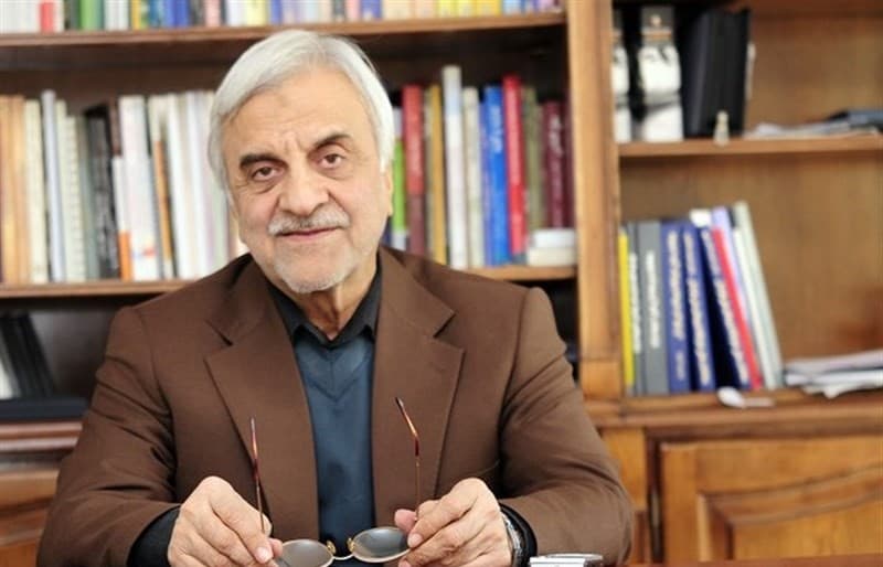 مصطفی هاشمی طبا: عقب افتادن لیگ برتر درست نیست؛ استانداردسازی ورزشگاه‌ها باید در حین برگزاری لیگ صورت گیرد