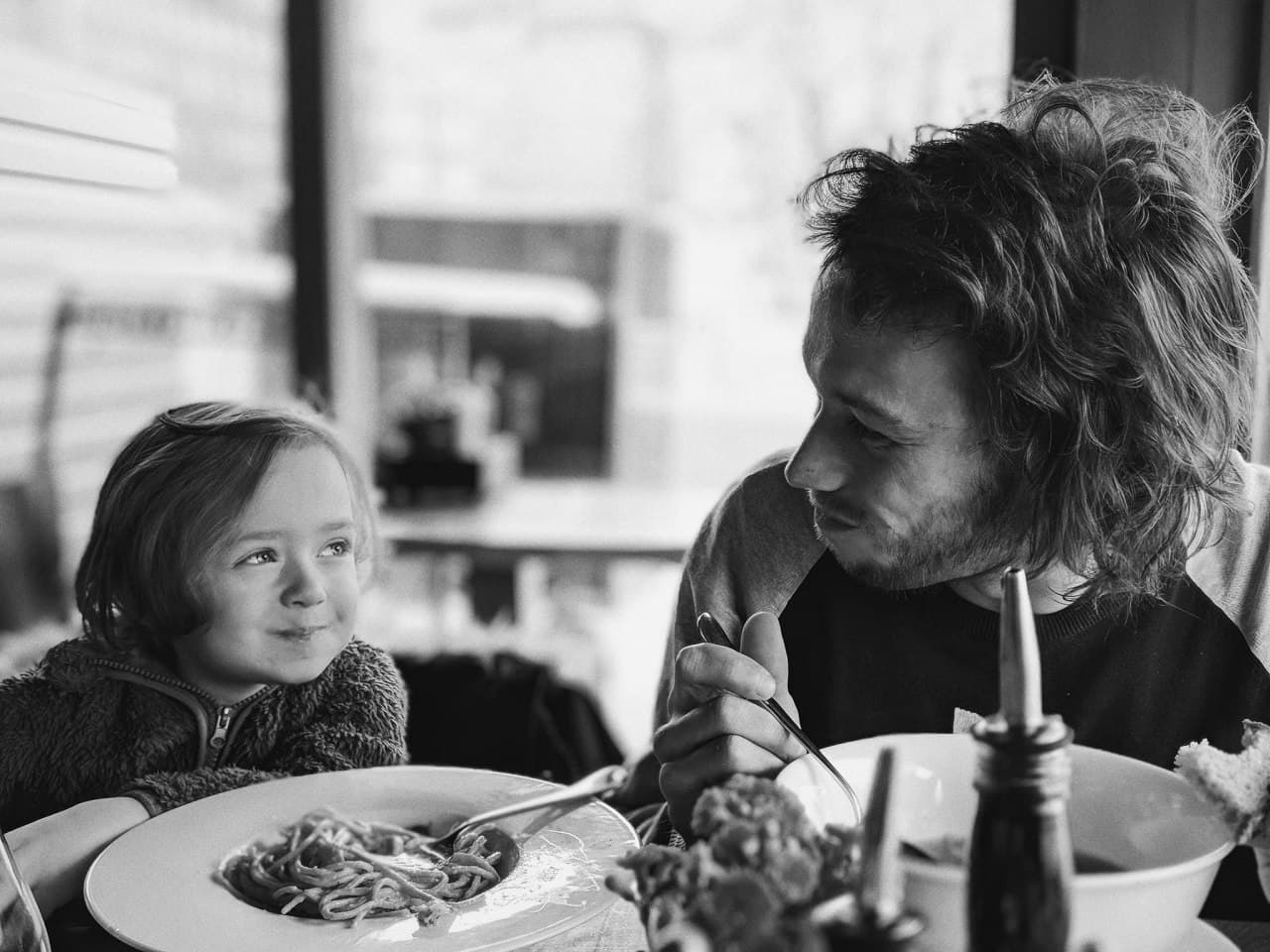 Heath Ledger دیروز «۲۲ ژانویه» یازدهمین سالگرد مرگ «هیث لجر» پدیده و نابغه بازیگری بود. او بعد از مرگش توانست برنده جایزه اسکار شود..