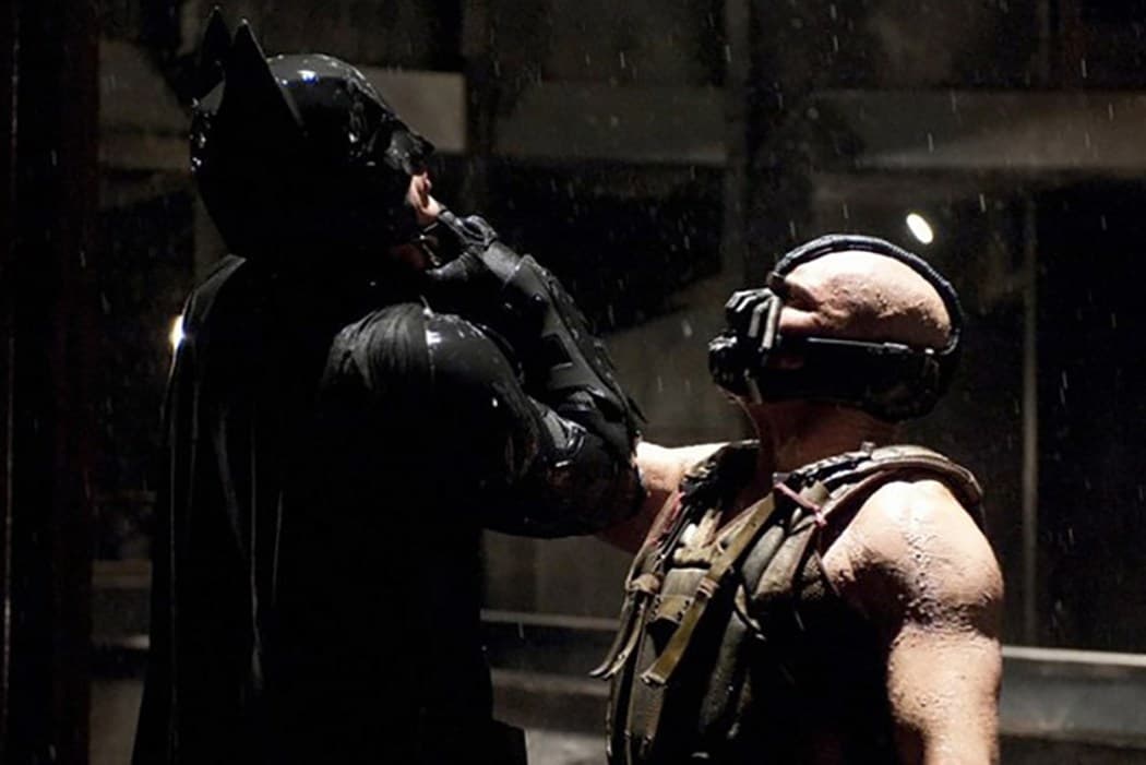 ?اولین مکالمه بتمن و بین/ The Dark Knight rises؛ تو فکر میکنی تاریکی بهت کمک میکنه؟ تو فقط با تاریکی خو گرفتی