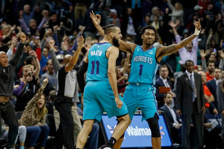 بررسی بازی های 15 نوامبر 2019 لیگ NBA؛ از شکست های متوالی سن آنتونیو اسپرز تا پیروزی های نزدیک شارلوت و ممفیس