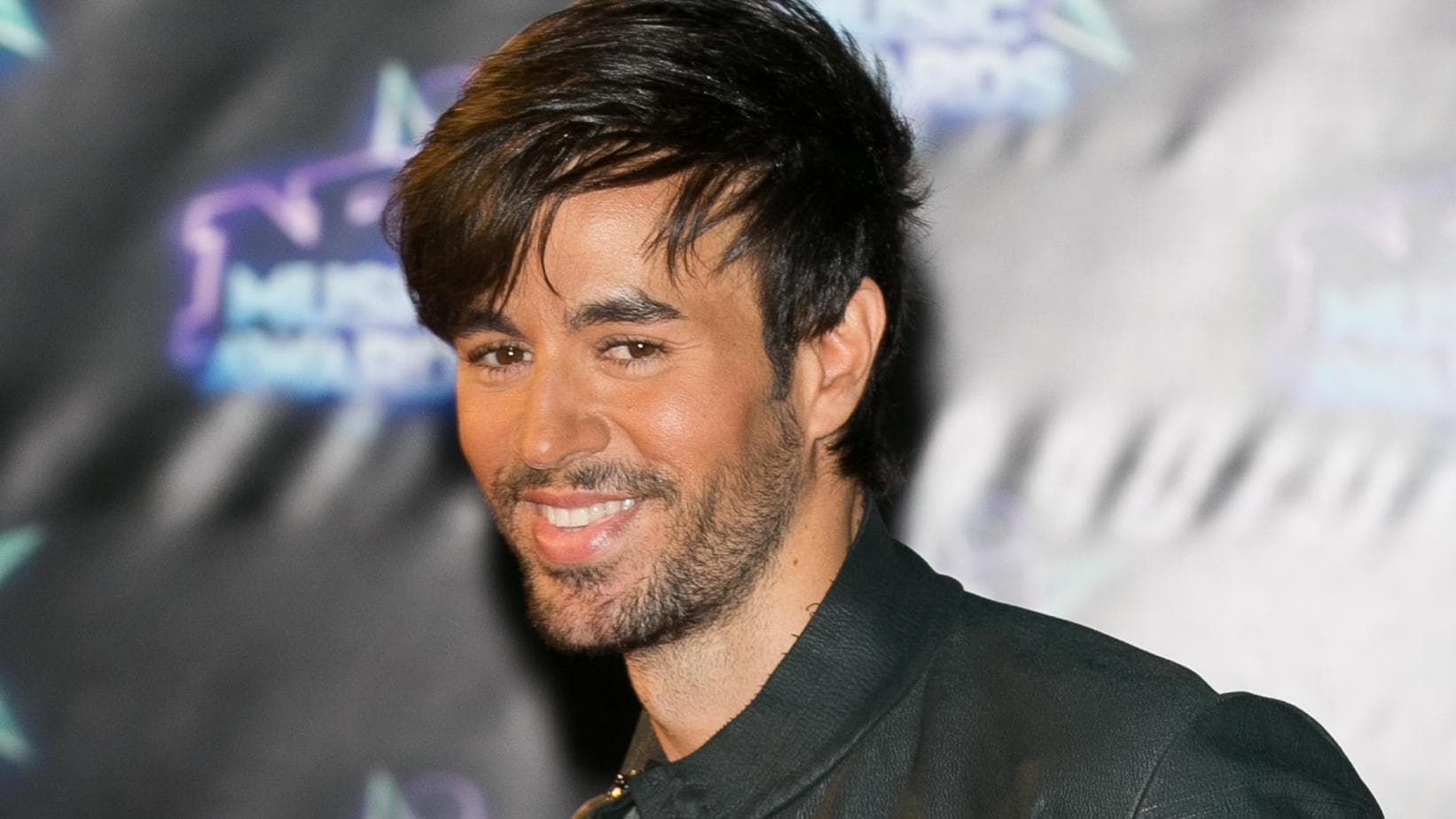 دانلود آهنگ Enrique Iglesias Ft.Jennifer Lopez - Mouth 2 Mouth