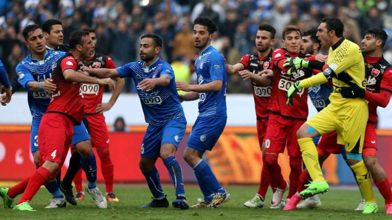 اختلاف امتیاز استقلال و پرسپولیس / استقلال پرامتیاز، پرسپولیس پرافتخار