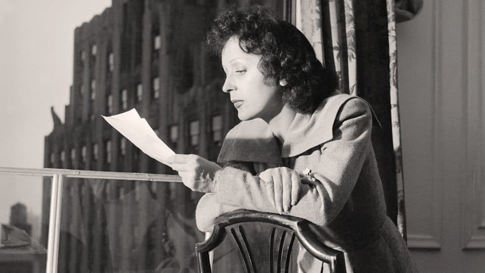 دانلود آهنگ فرانسوی Edith Piaf - Tu Es Partout (موسیقی فیلم نجات سرباز رایان)