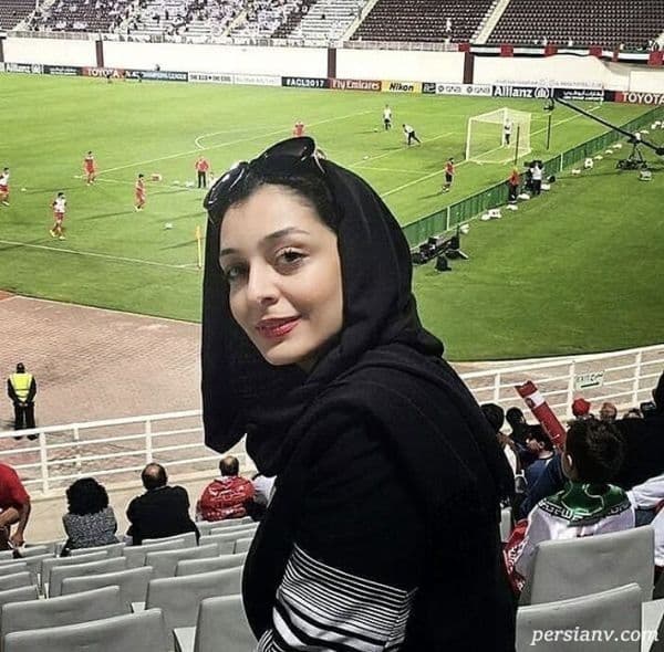 تصویری از ساره بیات در استادیوم فوتبال+ عکس