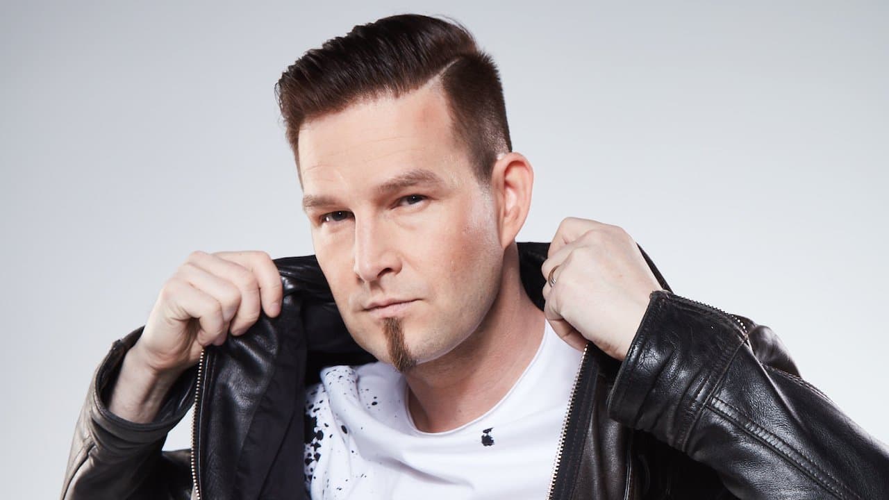 موسیقی ترنس جادویی به نام " Sandstorm " از دی جی و آهنگساز فنلاندی " Darude "