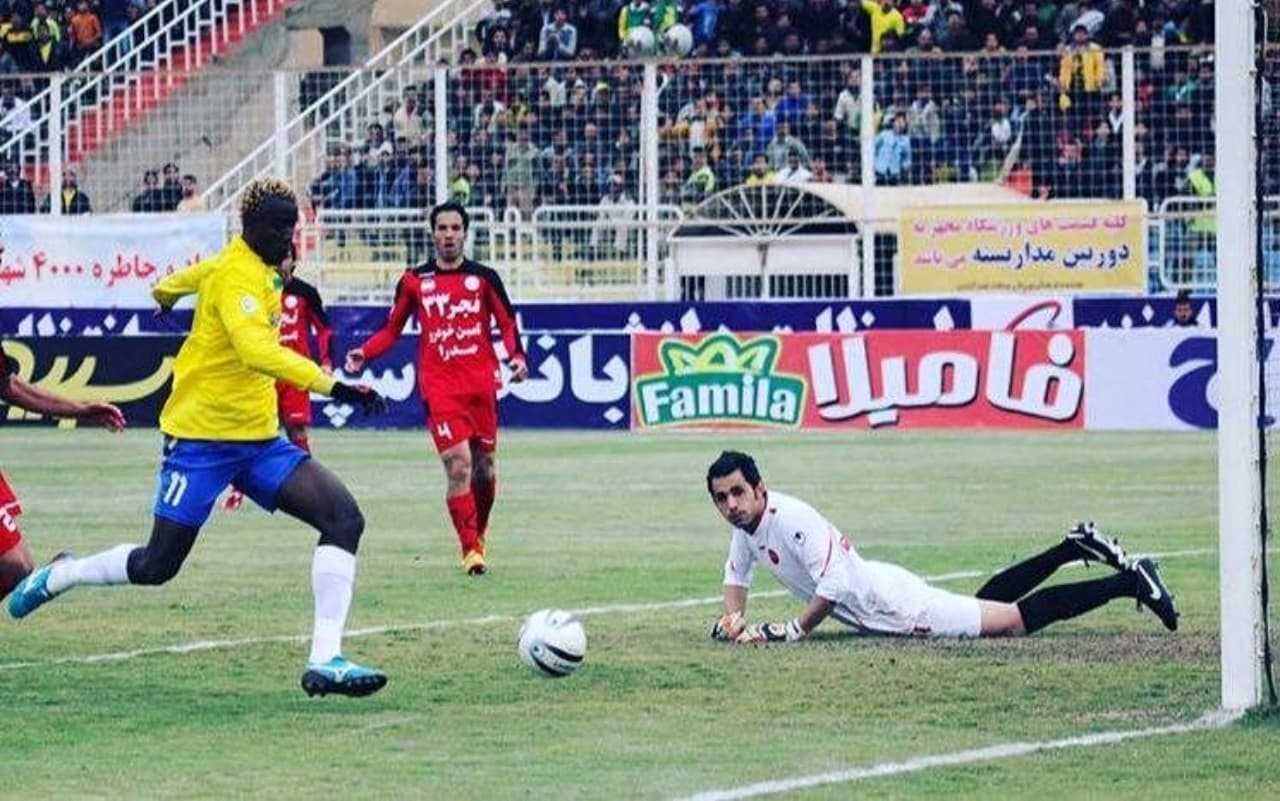 هت تریک فونیکه سی مقابل پرسپولیس در 25 دقیقه