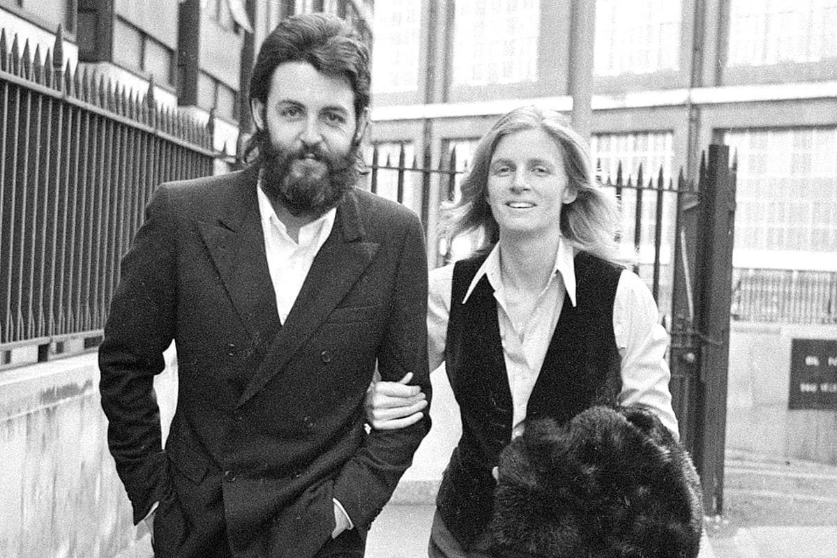 دانلود آهنگ Paul McCartney & Wings - Give Ireland Back To The Irish