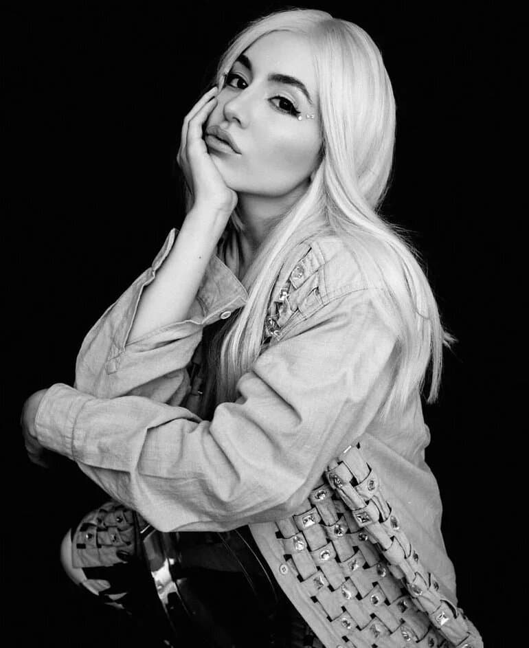 دانلود آهنگ جدید Ava Max(آیوا مکس) به نام Every time I Cry به همراه متن