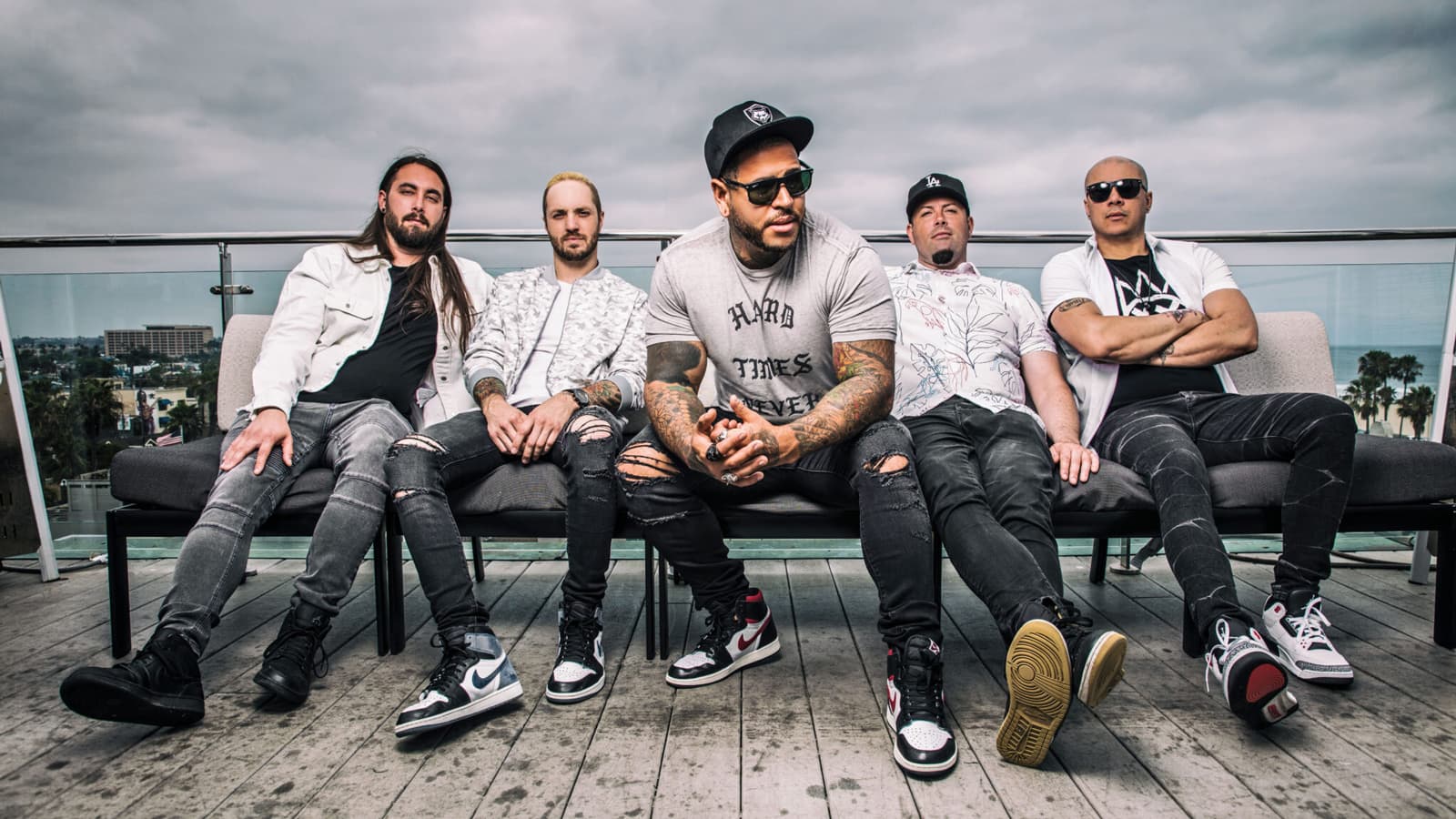 دانلود آهنگ Crawling از Bad Wolves
