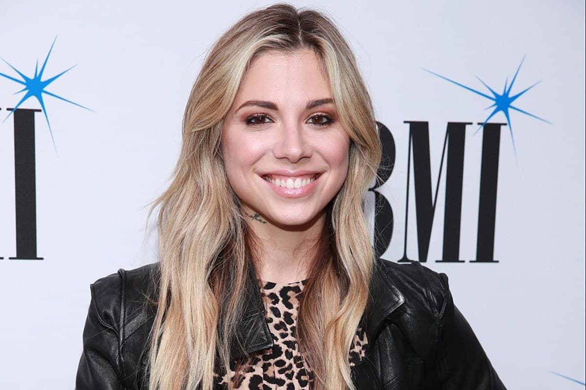 دانلود آهنگ The Lonely از Christina Perri همراه با متن و ترجمه